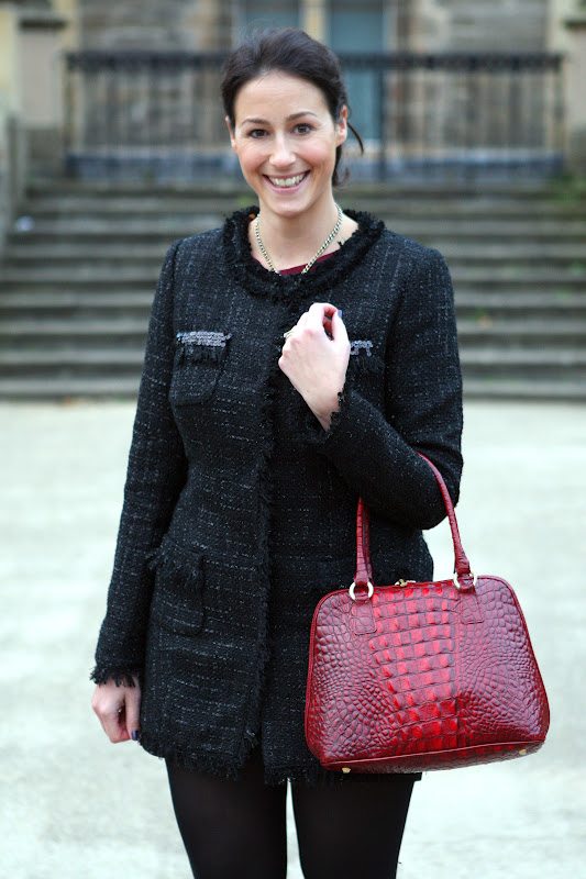 Olivia Palermo in a classic Chanel tweed jacket  Chanel tweed jacket,  Chanel style jacket, Chanel jacket